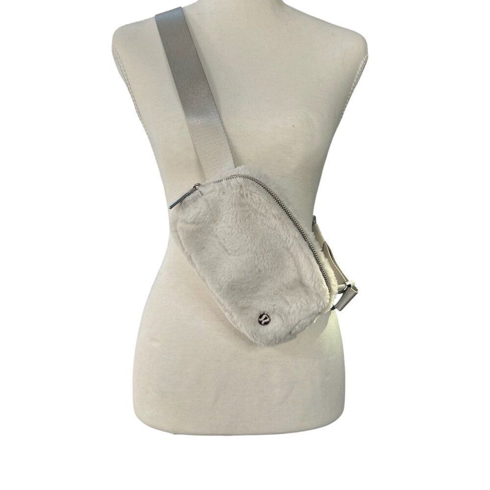 Lululemon NWOT Everywhere Belt Bag Plush Sherpa Fleece Adjustable Strap in Bone